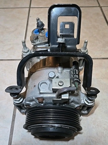 2020-2024 Chevrolet 6.6L Duramax Diesel OEM 84177574 A/C Compressor +Bolts - Picture 6 of 6