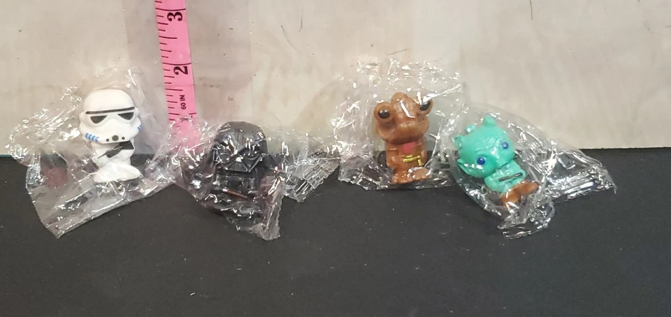 16) Cake toppers top star wars party flavors figures - Image 2 of 4