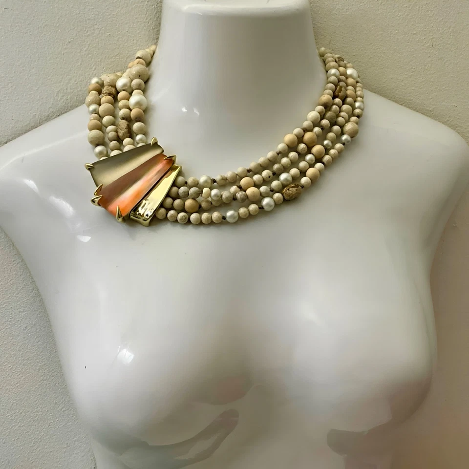 COLLAR DRAPEADO ALEXIS BITTAR DESIERTO JAZMÍN MELOCOTÓN LUCITE JASPE DESCUENTO  Foto 3 de 4