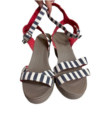 Crocs Women’s 9 Leigh Wedge Heel Sandals Shoes Ankle Ankle Strap Comfort 15313 - Bild 2 von 16