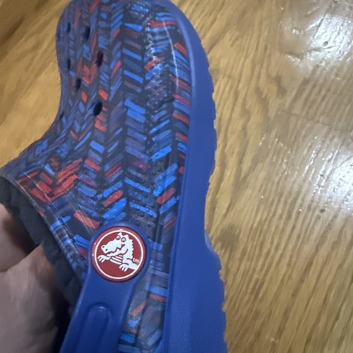 Zoccoli CROCS bambini classici foderati grafici taglia 10 rosso blu navy foderati nuovi giovani - Foto 9 di 9
