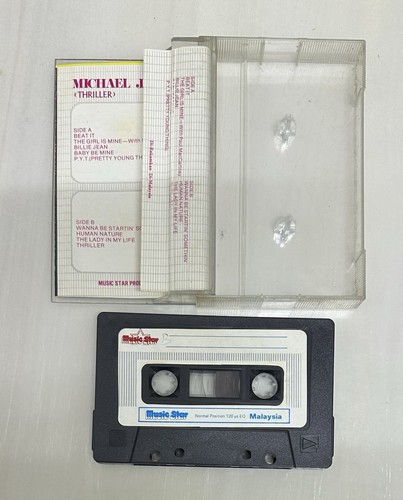 RARE MICHAEL JACKSON THRILLER UNIQUE COVER MALAYSIA CASSETTE NOT LP MAGAZINE - Picture 2 of 3