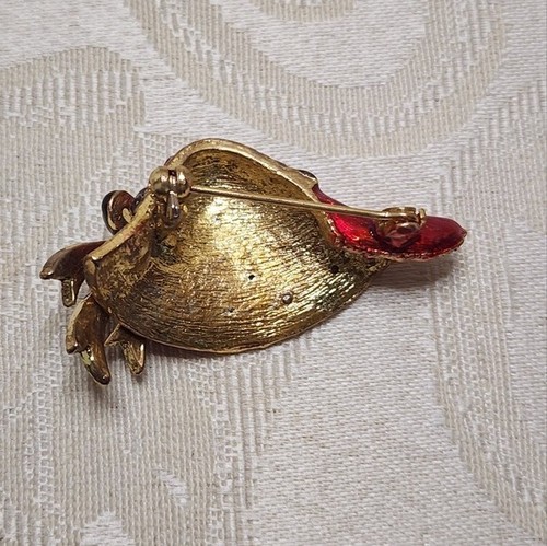 VINTAGE 80’S RED ENAMEL RHINESTONE HAT BROOCH WITH BOW COSTUME JEWELRY - Picture 5 of 6