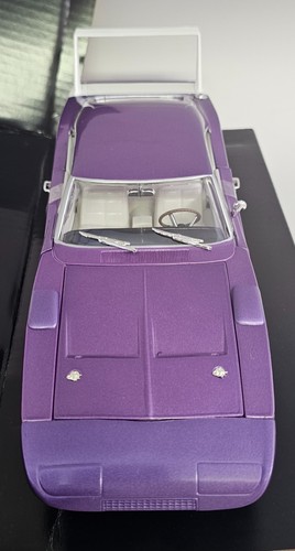 ERTL 1/18 1969 DODGE DAYTONA PLUM CRAZY WITH WHITE WING - 1 OF 500 with tool box - Picture 10 of 17