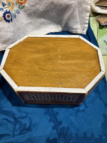 Beautiful Mother of Pearl Handcrafted Inlay Egypt Octagonal Jewellery Box - Picture 5 of 9
