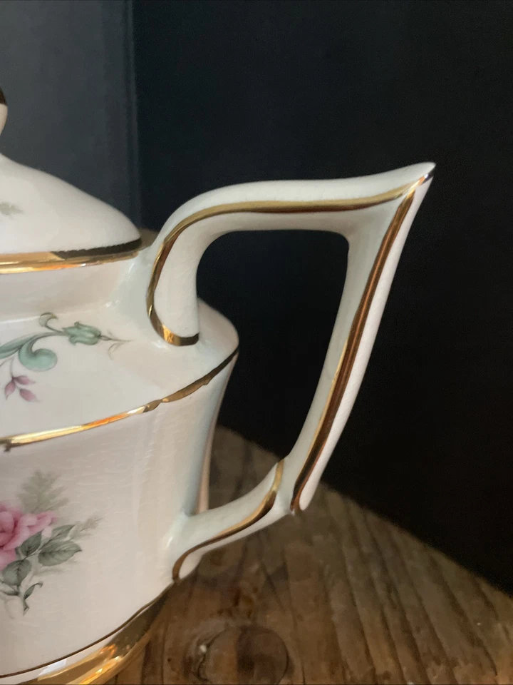Tetera vintage Arthur Wood & Son Staffordshire rosa rosa y vid con adornos dorados Foto 3 de 4