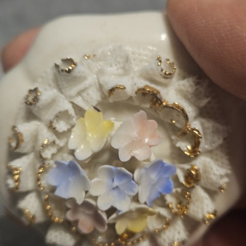 Vintage White Jewelry/Trinket Box L'airone Capodimonte Flowers Pink Blue Italy - Picture 8 of 10