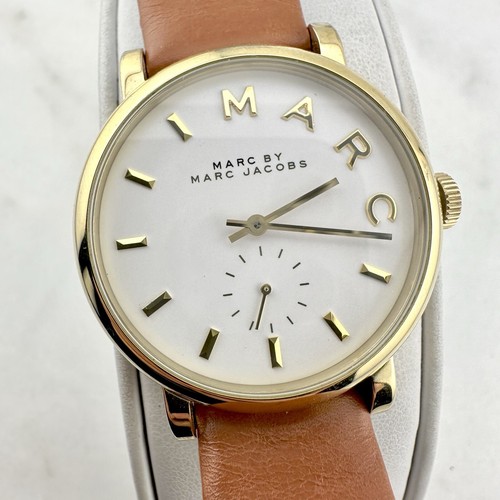 Reloj de Cuarzo Marc Jacobs MBM1316 Unisex Pequeño Segundo Tono Dorado - Batería Nueva