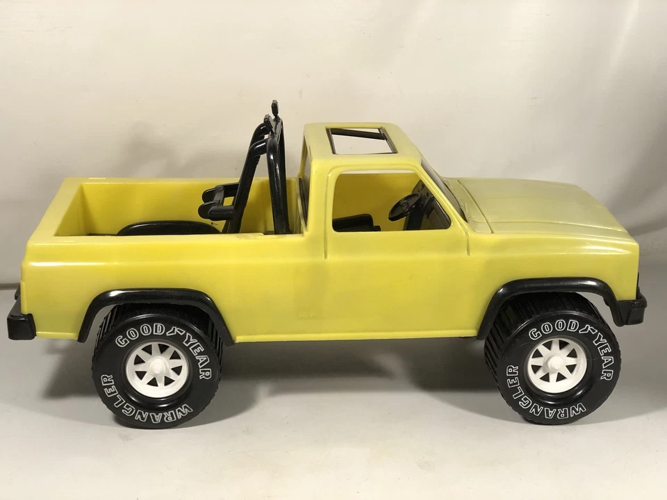 Vintage Gay Giocattoli Giallo Plastica fuori Strada Jeep Wrangler Pick-Up Camion - Immagine 3 di 4