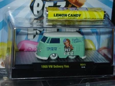 M2 MACHINES 1960 VOLKSWAGEN VW KOMBI BUS w/PEZ CANDY Aqua/White, MIP