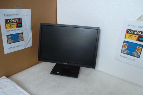 Acer V193w 19"  LCD Monitor Black VGA ET.CV3RP.001/E04 V193w EJb / EJBd - Picture 1 of 9