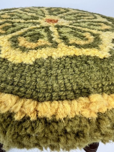 Vtg Round Footstool Floral Hooked Rug Top Wooden Legs MCM 8.75 x 12” Avacado - Picture 19 of 24
