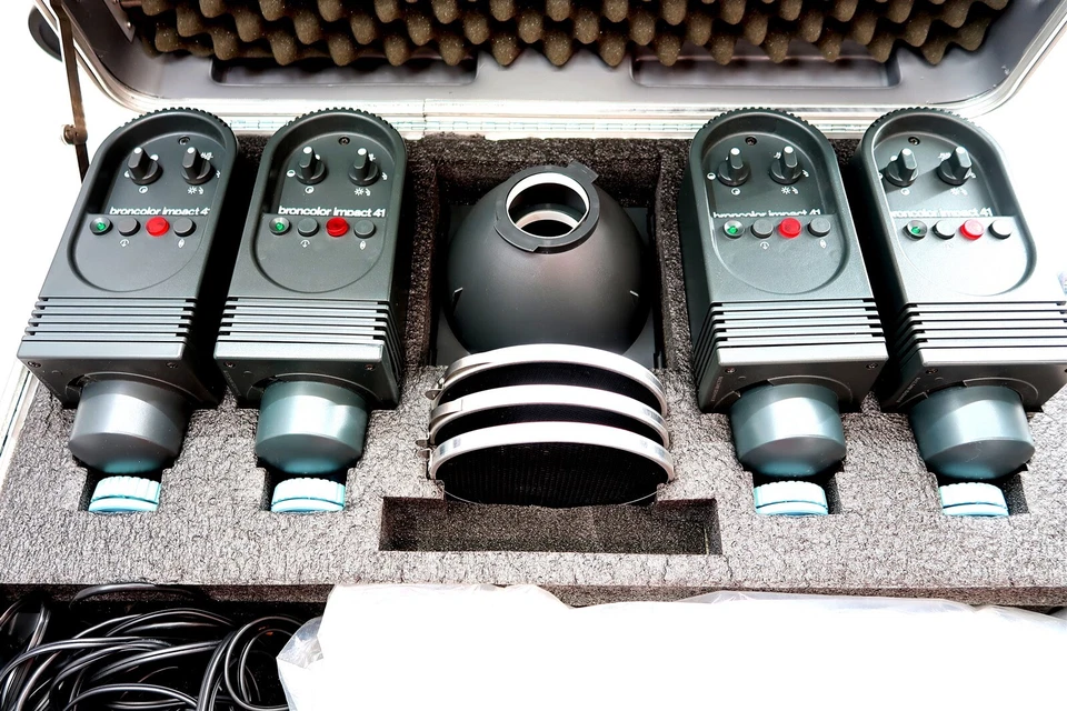 x4 Cabezales de Flash BRONCOLOR IMPACT 41 en Estuche Rígido con Accesorios Reflectores etc. Foto 2 de 4