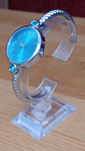 Avon ladies bangle watch - all working - new batery
