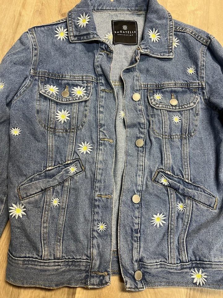 Bagatelle 100% Cotton Daisy Flower Embroidered Trucker Denim Jean Jacket XS - Image 3 of 4