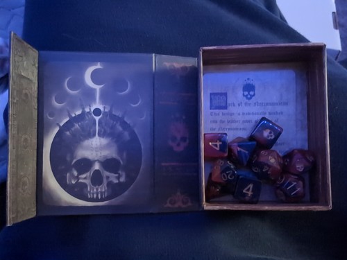 Infinite B Elder Dice Poly Set Mark of the Necronomicon, Red & Black w/G SW - Bild 3 von 5