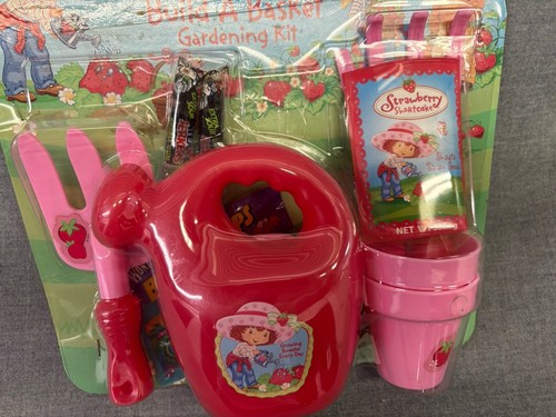 Vintage STRAWBERRY SHORTCAKE Gardening Kit - Picture 2 of 5