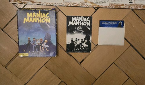 Maniac Mansion COMMODORE 64 con poster IMBALLO ORIGINALE disco C64 Lucasfilm Games LucasArts - Foto 2 di 10