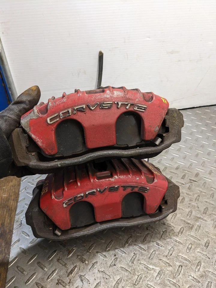 Pinzas delanteras y traseras Corvette 97-04 OEM izquierda derecha conductor pasajero 1172775 Foto 4 de 4
