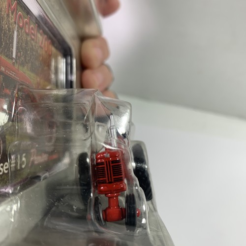 ERTL Tractor Escala 1:64 Modelo 200 Die Cast Premiere Estuche Tarjeta Coleccionista Nuevo de Lote Antiguo - Imagen 9 de 9