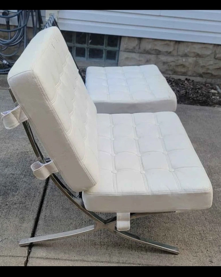 Juego De Dos Sillas MCM Barcelona Cuero Blanco Mies Van Der Rohe Salón De Colección Foto 2 de 4