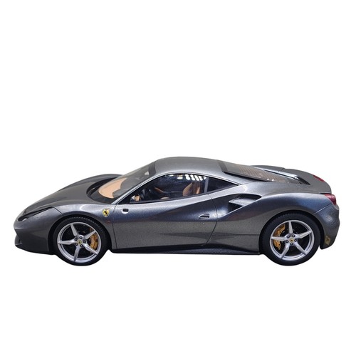 BBR Ferrari 488 GTB 1:18 Diecast Limited 091/288 Modelo Titanio - Imagen 5 de 12
