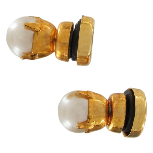Vintage Tiny Small Faux Pearl Stud Earrings Magnetic Clip On Gold Tone 6mm - Picture 4 of 4