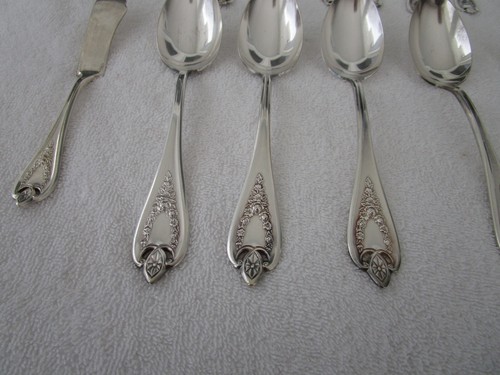 17 PIECES -1847 Rogers Bros "OLD COLONY" XS Triple Silverplated Flatware! - Picture 3 of 10