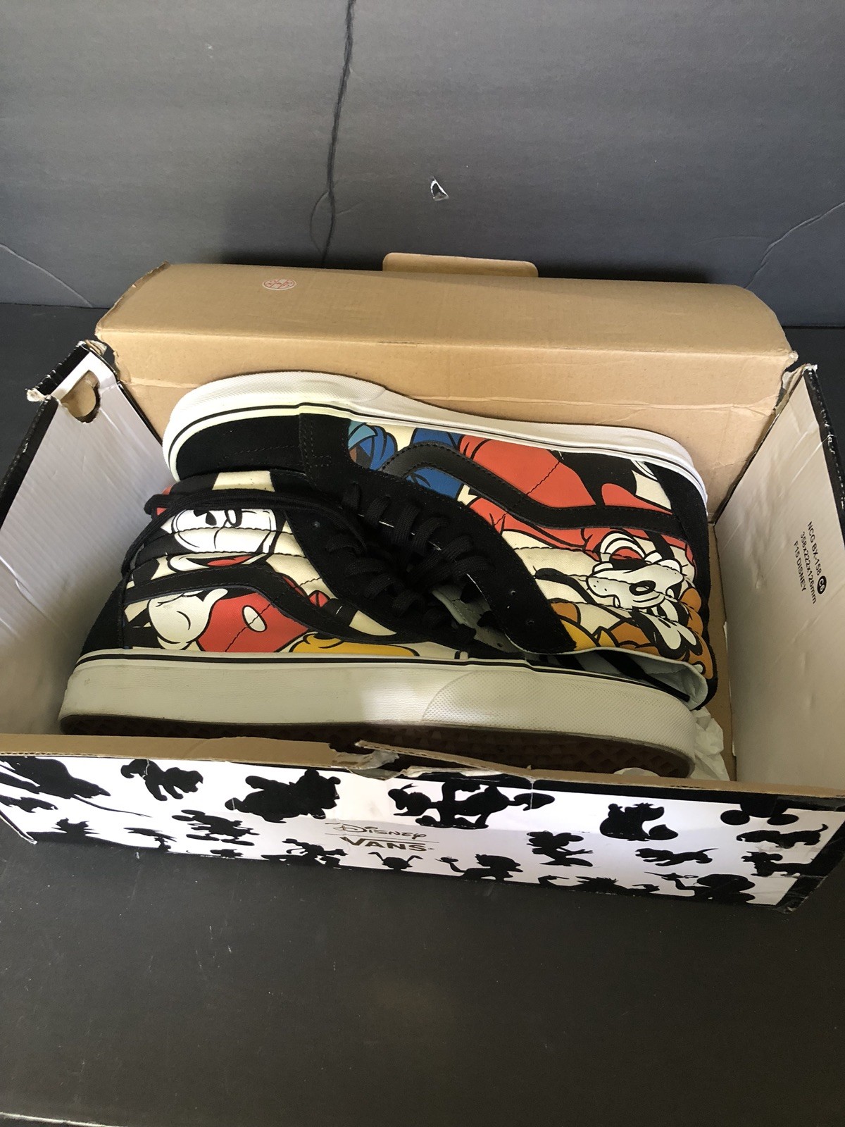 Vans SK8 Hi Reissue “Disney And Friends” - Size 9.5 Men - Boxed Vans SK8 Hi Reissue “Disney And Friends” - Size 9.5 Men - Boxed
