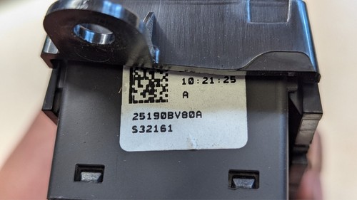 NISSAN JUKE 2019 F15 MIRROR CONTROL BUTTON SWITCH PANEL - Picture 4 of 4