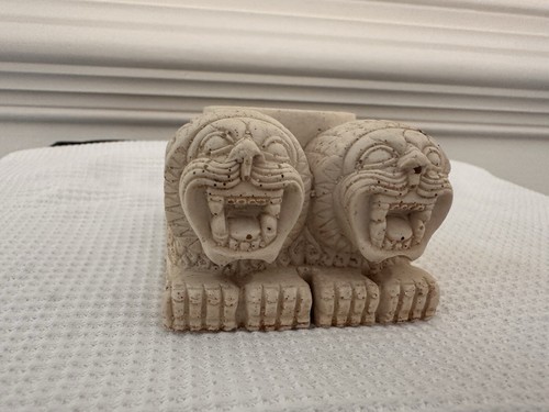 Collectible Lion Carved Resin Figure or Column Base - 2 Hittite Lions - Picture 2 of 11