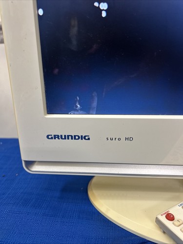 GRUNDIG GLCD1506HVW 16 INCH LCD TV /DVD WITH REMOTE - Picture 3 of 10