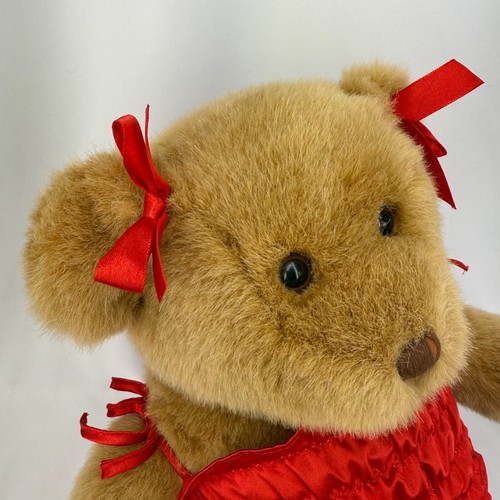 Costruisci un orso San Valentino vestiti orso con gonna in denim, top rosso scrunchy e fiocchi - Foto 5 di 12