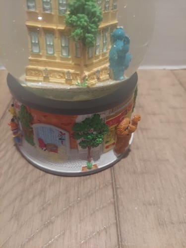 sesame street sea world Bushgarden 2017 Snow Globe - Picture 7 of 12
