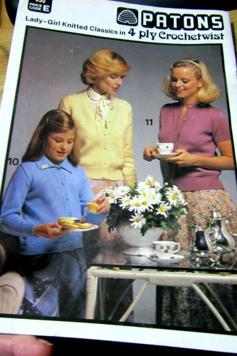 PATONS LADIES & GIRLS HANDKNITS KNITTING BOOK NO.590 4PLYCROCHET TWIST - Picture 2 of 11