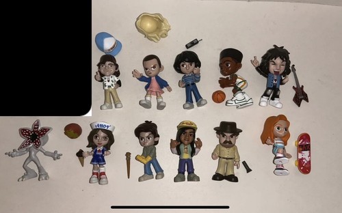 11 YUME NETFLIX STRANGER THINGS Mini figurka Partia Pełny zestaw podstawowy No Chase Eddie - Zdjęcie 1 z 5