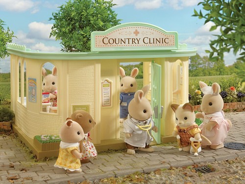 Calico Critters Sylvanian Families Country Doctor Hospital Gift Set - Picture 1 of 2