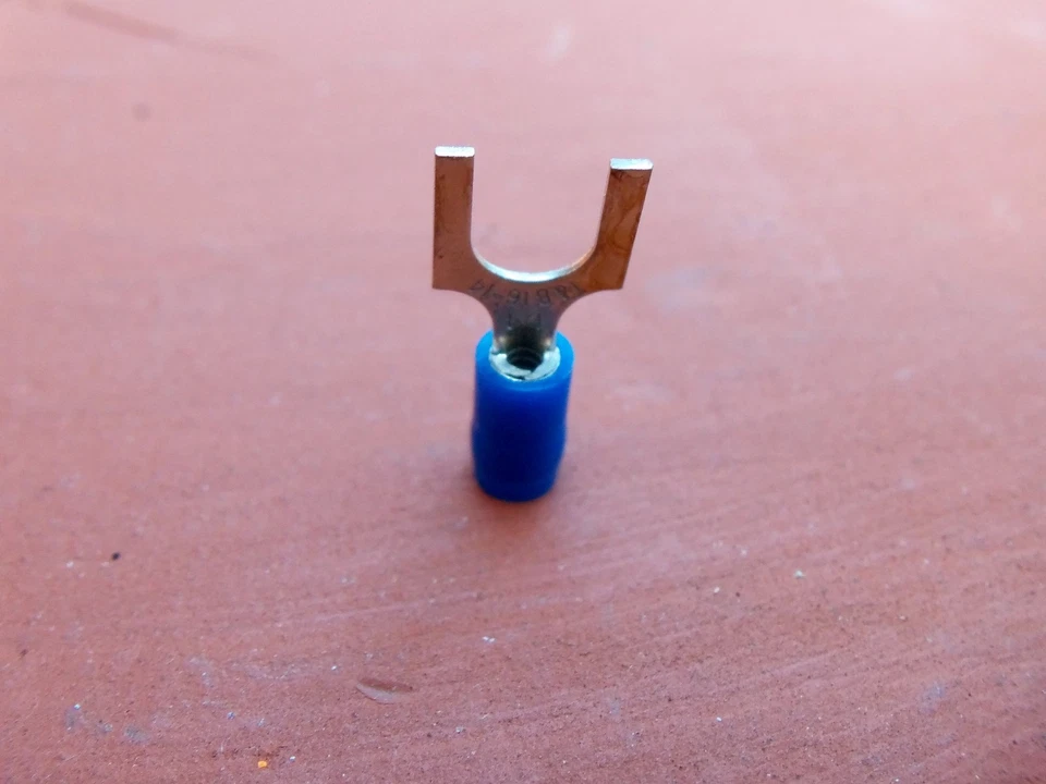 100 Thomas & Betts RB14-14F Sta-Kon Fork Connector 18-14AWG 1/4" Bolt Nylon - Image 3 of 4