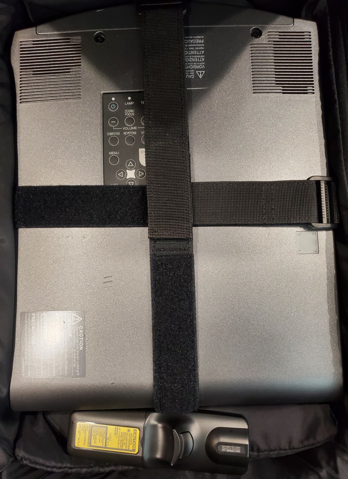 Mitsubishi sRGB Projector X490U 2022, kans