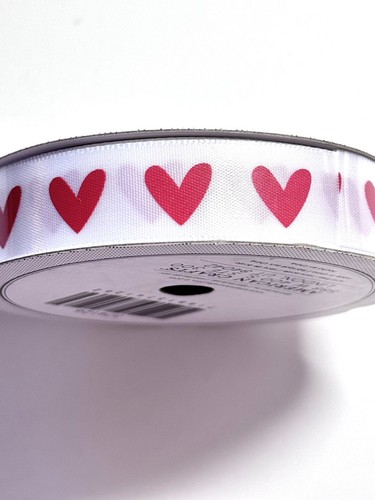 American Crafts Red Hearts on White Fabric Tape - Scrapbooking - Crafting - Picture 1 of 5