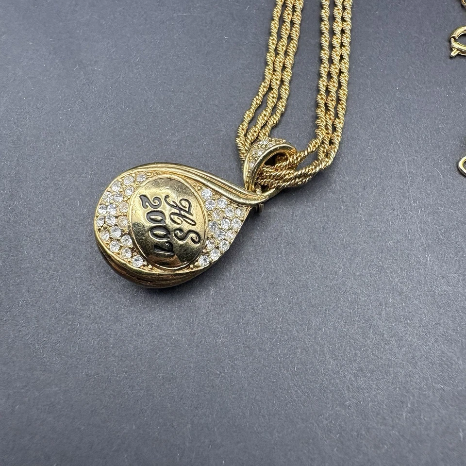 Collar Colgante Círculo Rosa Reconocimiento Presidentes Avon 2006-2007 Tono Dorado Foto 2 de 4