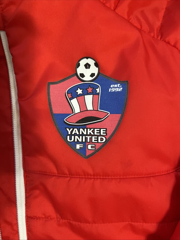 Chaqueta acolchada mediana juvenil PUMA YANKEE FC. Foto 2 de 4