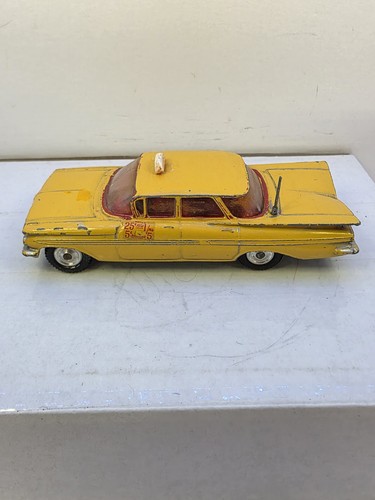 Corgi Toys Chevrolet Impala #221 Yellow Taxi 1961-63 Good Condition - Picture 5 of 7