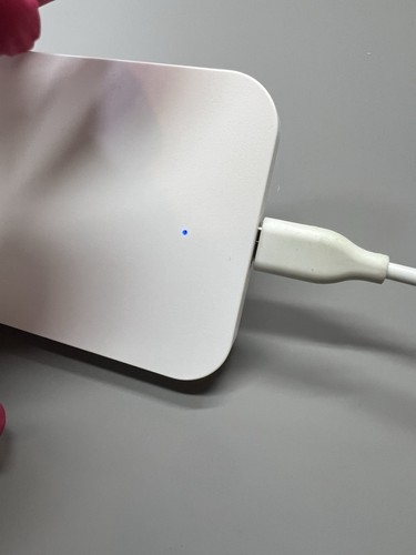 Simple Wireless Charger Station Stand 15W Easy CFast Charging Bedside Partner - 第 15/20 張圖片