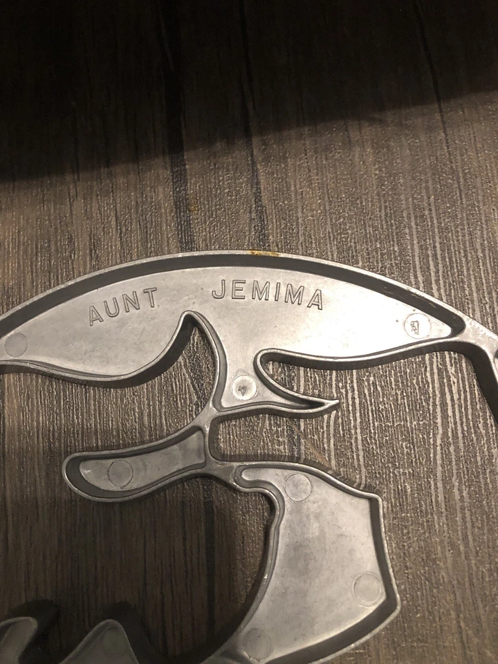 Vintage Aunt Jem Pancake Mold Animals Cutter Aluminum handle, horse,duck,swan - Image 3 of 3