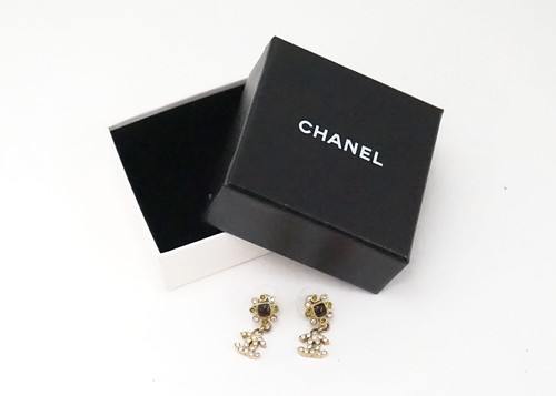 CHANEL CC Logos Gripoix Stones Rhineston Flower Stud Earrings Gold Tone 05P Auth - Picture 5 of 5