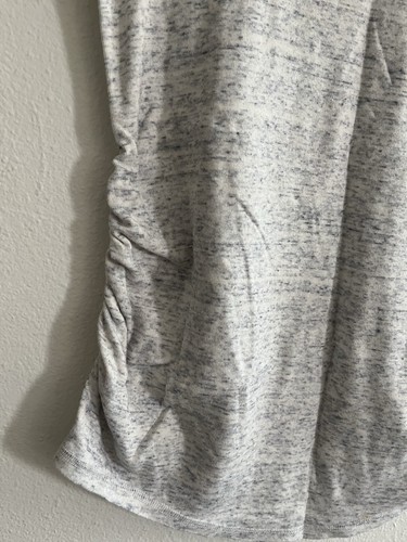 Liz Lange Maternity T-Shirt Gray Short Sleeve Scoop Neck Size M Basic - Picture 2 of 8