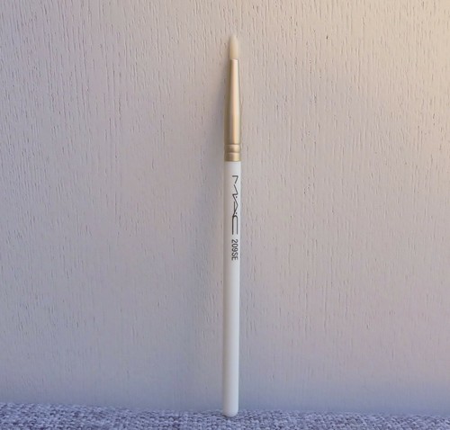 1x MAC 209SE Eye Liner Brush, Travel Size, Brand New! 100% Genuine!! - Picture 2 of 6