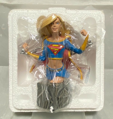 Mujer del Universo DC: Estatua de Supergirl 979/3500 DC Direct - Imagen 4 de 7