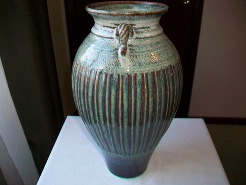 WHYNOT POTTERY VASE 12" RIBBED HANDLES GREEN BROWN BLUE 2002 ARTIST SIGNED - Picture 7 of 12